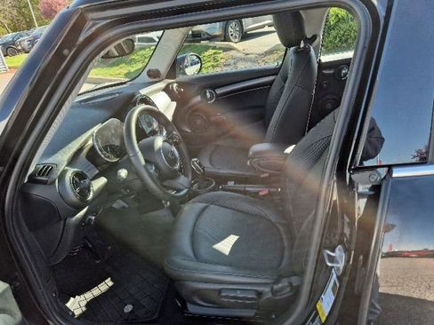 Used 2022 MINI Cooper 4-Door Hardtop w/ Premium Package FWD image 14