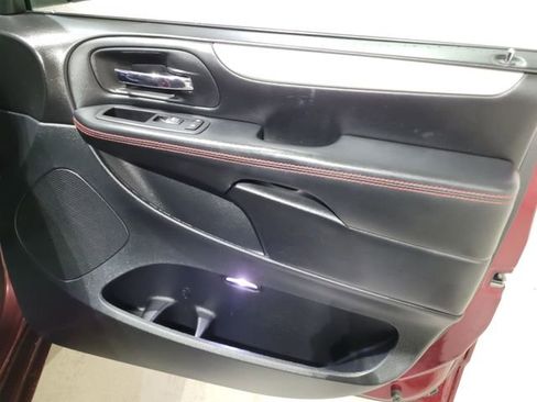 Used 2017 Dodge Grand Caravan GT image 50