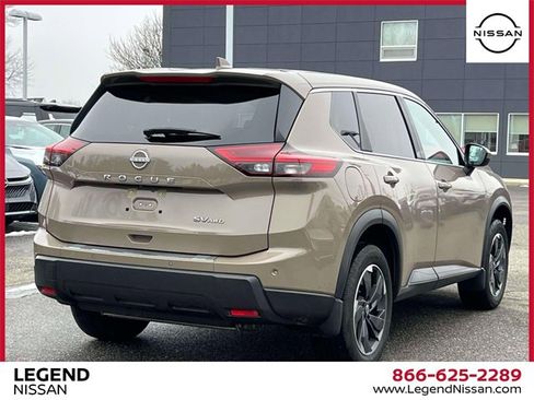 Used 2024 Nissan Rogue SV image 6