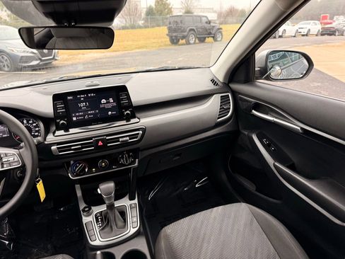 Used 2022 Kia Seltos LX image 26