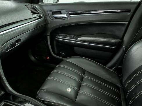 Used 2018 Chrysler 300 S w/ 300S Premium Group RWD image 30