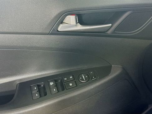 Used 2019 Hyundai Tucson SE image 19