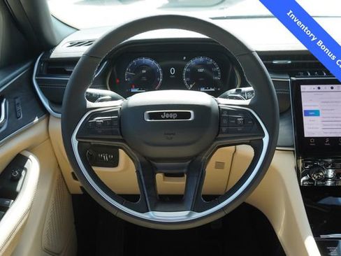 New 2025 Jeep Grand Cherokee L Limited w/ Black Appearance Package AWD/4WD image 17