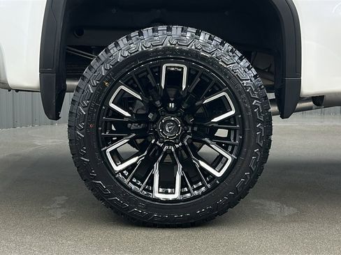 Used 2025 GMC Sierra 1500 Denali Ultimate image 12