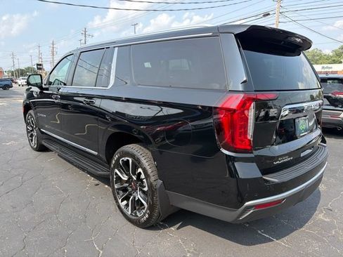 Certified 2023 GMC Yukon XL SLT w/ SLT Premium Package AWD/4WD image 4