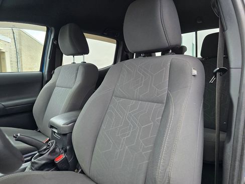 Used 2018 Toyota Tacoma TRD Off-Road image 24