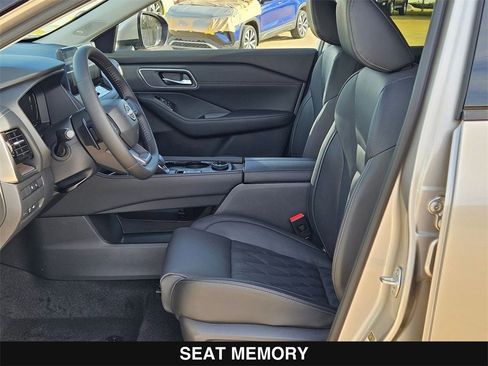 New 2026 Nissan Rogue Platinum image 11