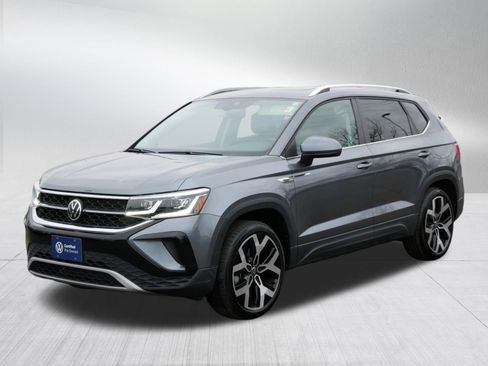 Certified 2022 Volkswagen Taos SEL image 3