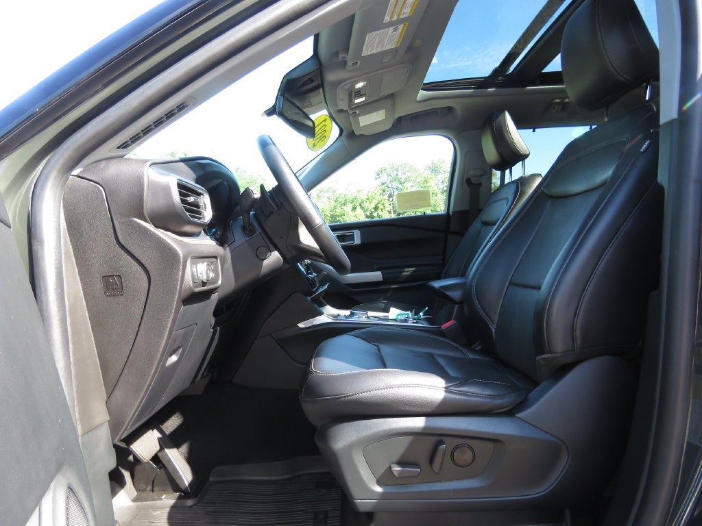 Used 2021 Ford Explorer Limited w/ Equipment Group 301A AWD/4WD image 10
