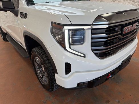 Used 2024 GMC Sierra 1500 AT4 w/ Technology Package AWD/4WD image 9
