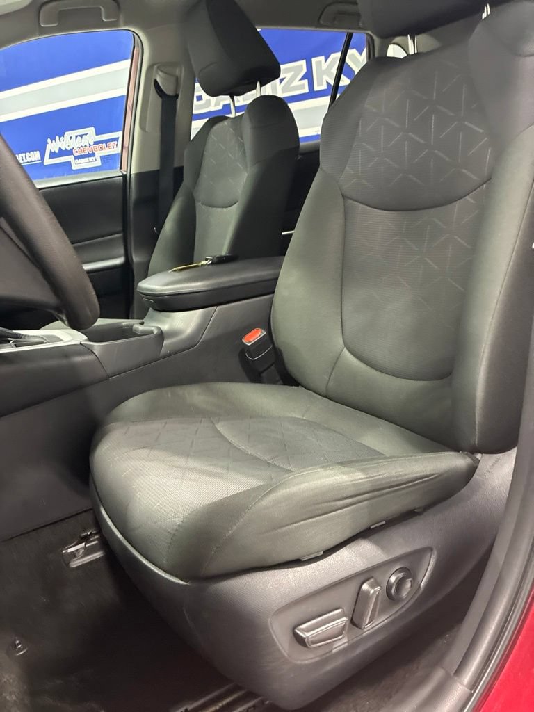 Used 2025 Toyota RAV4 XLE AWD/4WD image 12