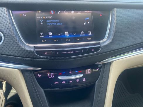 Used 2017 Cadillac XT5 Luxury FWD image 16