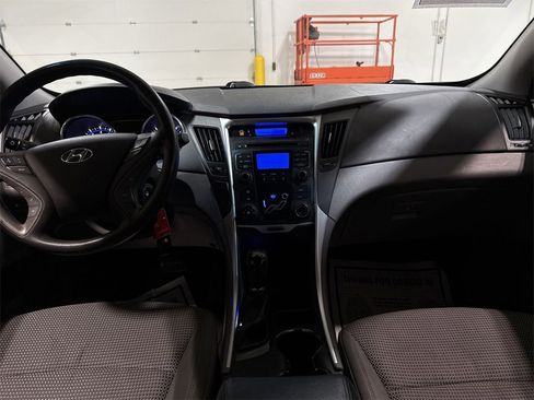 Used 2011 Hyundai Sonata GLS image 10