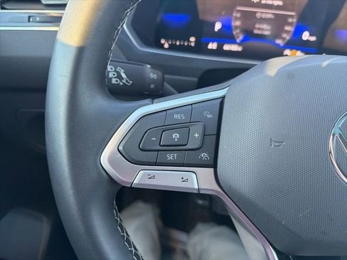 Certified 2023 Volkswagen Tiguan SE w/ Panoramic Sunroof Package image 18