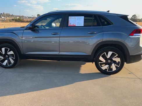 Used 2025 Volkswagen Atlas Cross Sport SE image 6