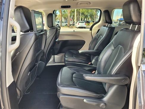 Certified 2020 Chrysler Pacifica Limited w/ Advanced Safetytec Group image 16