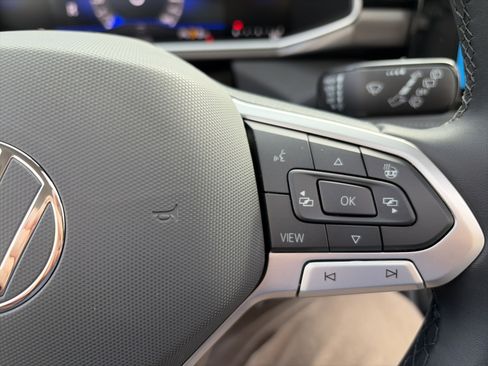 New 2026 Volkswagen Taos SE image 24