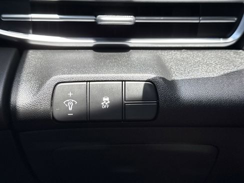 Certified 2025 Hyundai Elantra Limited FWD image 19