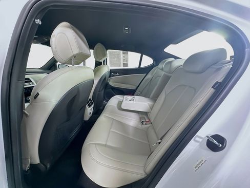 Used 2025 Genesis G70 2.5T image 27