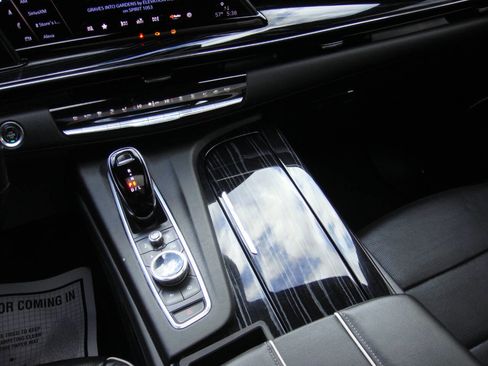 Used 2021 Cadillac Escalade Sport w/ Driver Assist Tech Package image 28