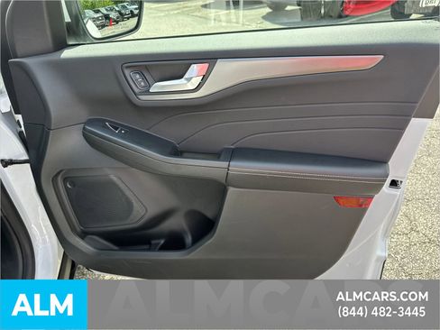 Used 2023 Ford Escape SE image 17
