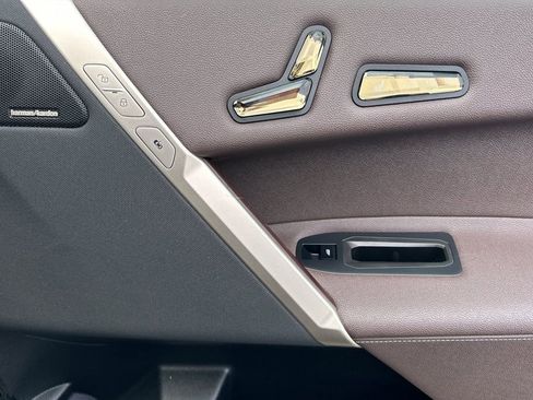 Used 2023 BMW iX xDrive50 w/ Premium Package image 19