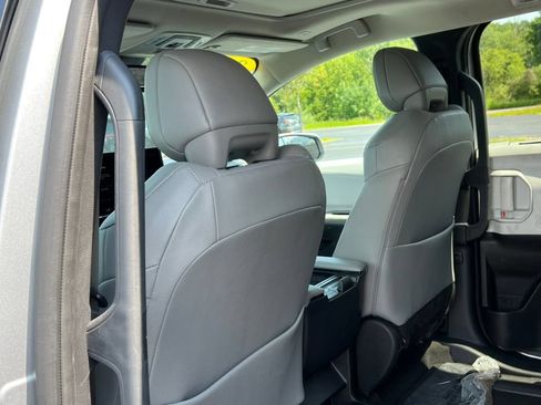 Used 2025 Toyota Sienna XLE FWD image 31