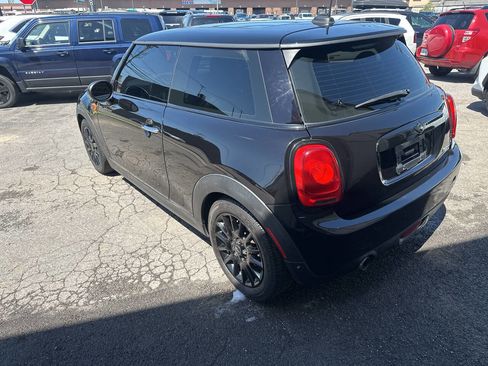 Used 2018 MINI Cooper 2-Door Hardtop image 9