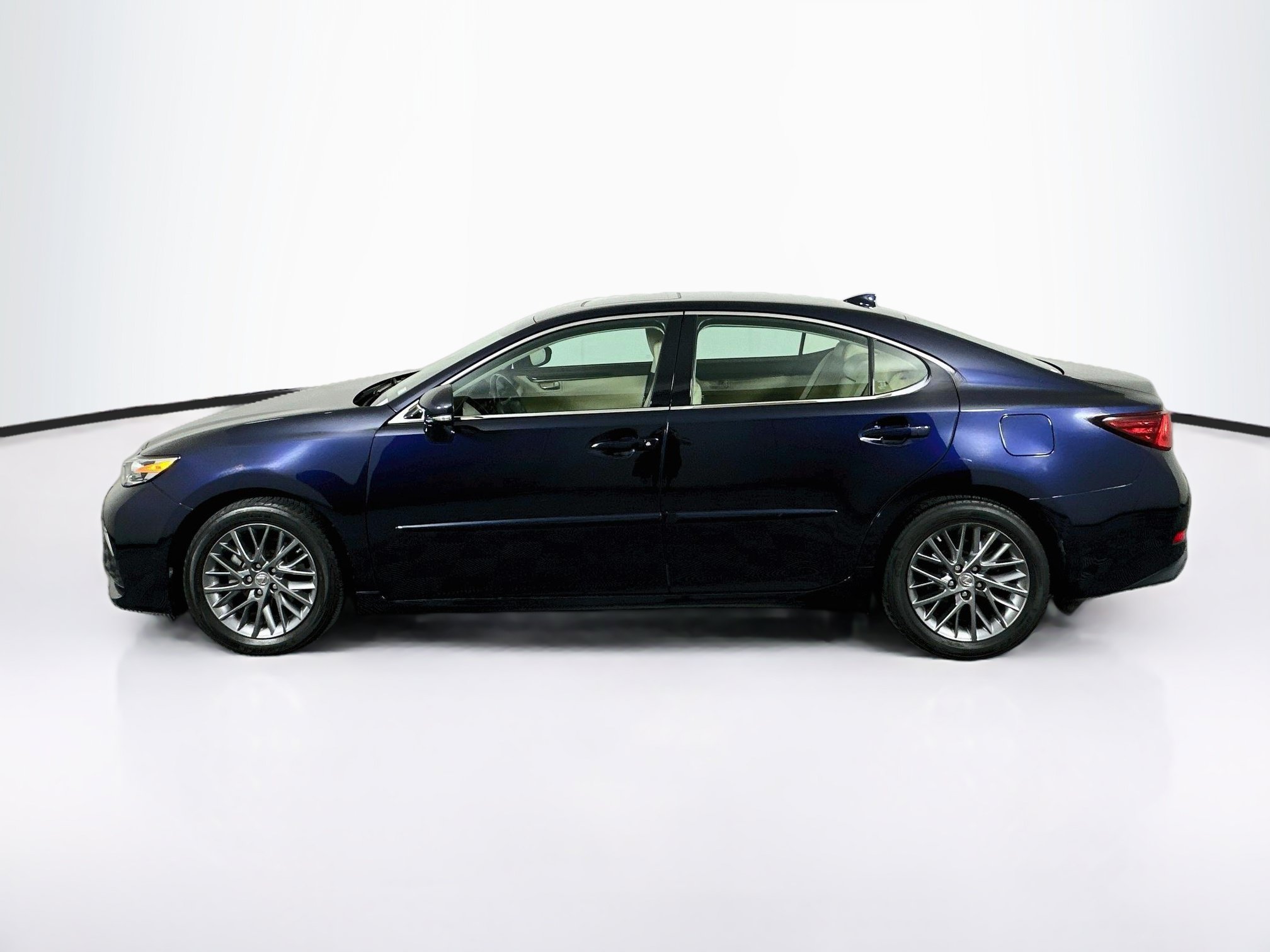 Used 2018 Lexus ES 350 w/ Premier Package FWD image 4