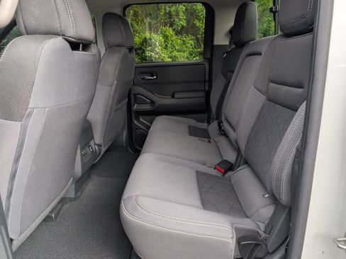 Used 2025 Nissan Frontier SV w/ SV Convenience Package RWD image 24
