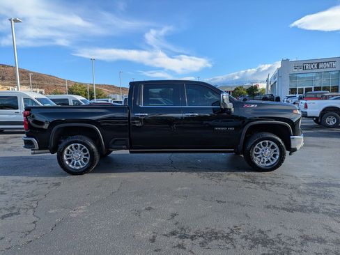 Used 2025 Chevrolet Silverado 3500 LTZ w/ LTZ Convenience Package AWD/4WD image 2