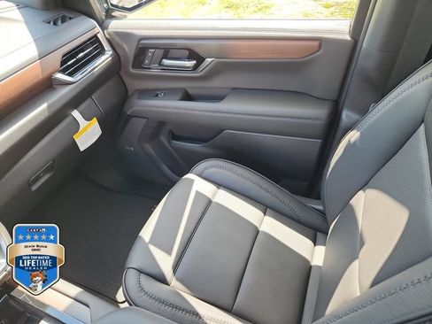 New 2026 GMC Yukon XL Denali w/ Advanced Technology Package AWD/4WD image 17
