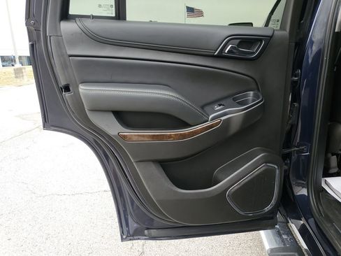 Used 2019 Chevrolet Tahoe LT w/ LT Signature Package image 19