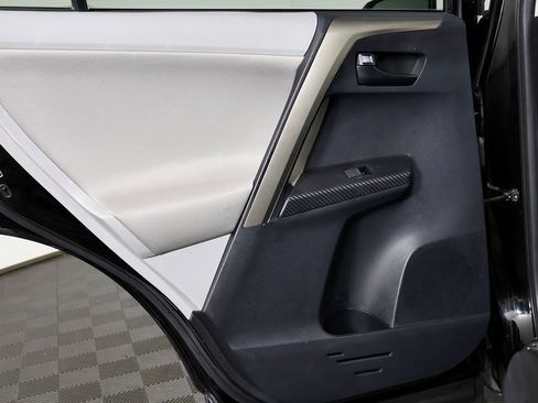 Used 2013 Toyota RAV4 LE image 41