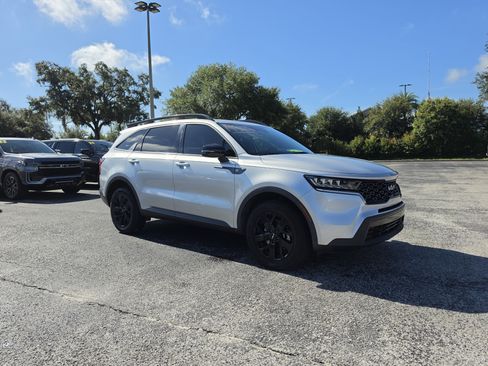Used 2022 Kia Sorento S AWD/4WD image 2