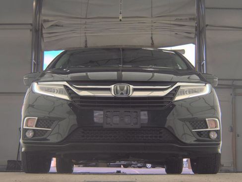 Used 2018 Honda Odyssey Touring image 2