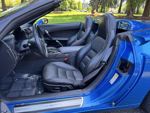Used 2011 Chevrolet Corvette Convertible w/ Preferred Equipment Group RWD image 10