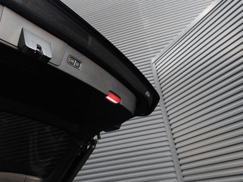 Certified 2023 Porsche Cayenne Platinum Edition AWD/4WD image 29