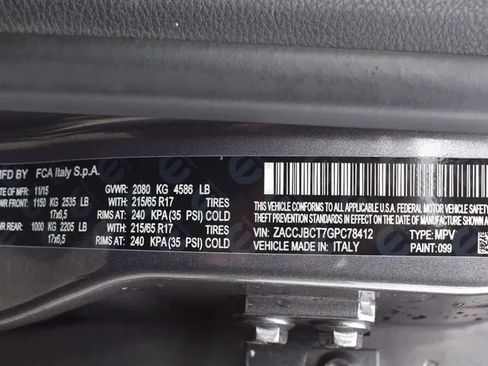 Used 2016 Jeep Renegade Trailhawk w/ Premium Trailhawk Package AWD/4WD image 32