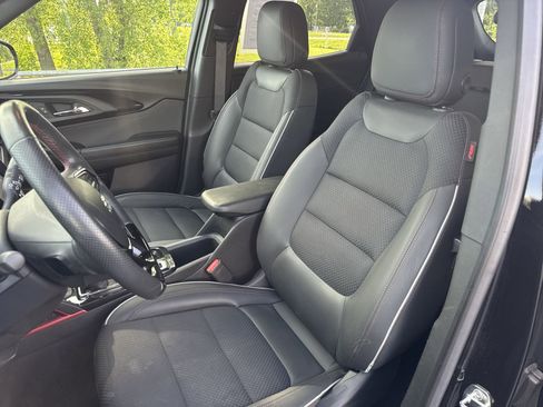 Used 2023 Chevrolet TrailBlazer RS w/ Sun and Liftgate Package FWD image 11