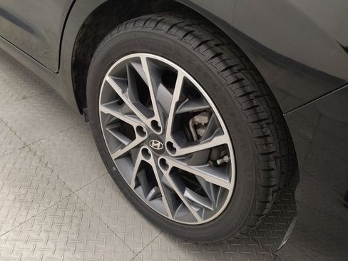 Used 2019 Hyundai Elantra Limited FWD image 31