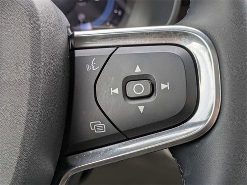 Used 2023 Volvo XC40 B5 Ultimate image 34