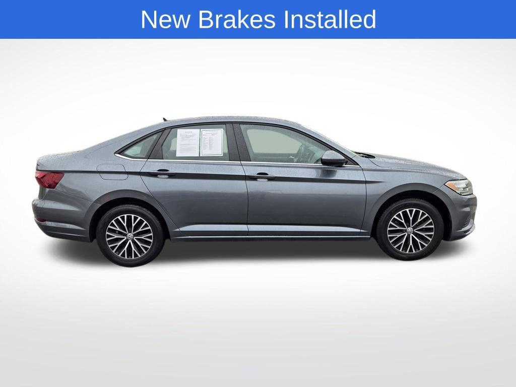 Used 2020 Volkswagen Jetta SE w/ SE Cold Weather Package FWD image 2