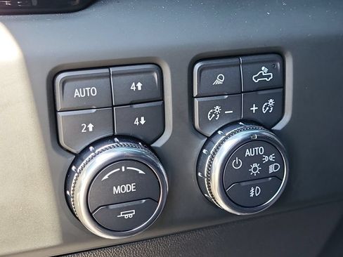 Used 2024 GMC Sierra 1500 AT4 w/ Technology Package AWD/4WD image 32