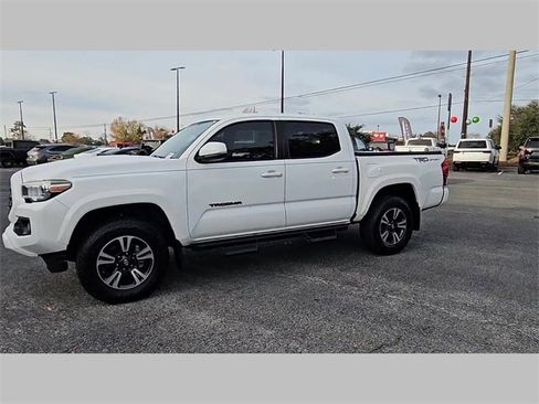 Used 2019 Toyota Tacoma TRD Sport image 25