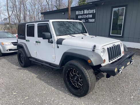 Used 2012 Jeep Wrangler Unlimited Sport image 1