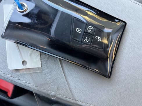 Certified 2022 Volkswagen Tiguan SE R-Line image 32