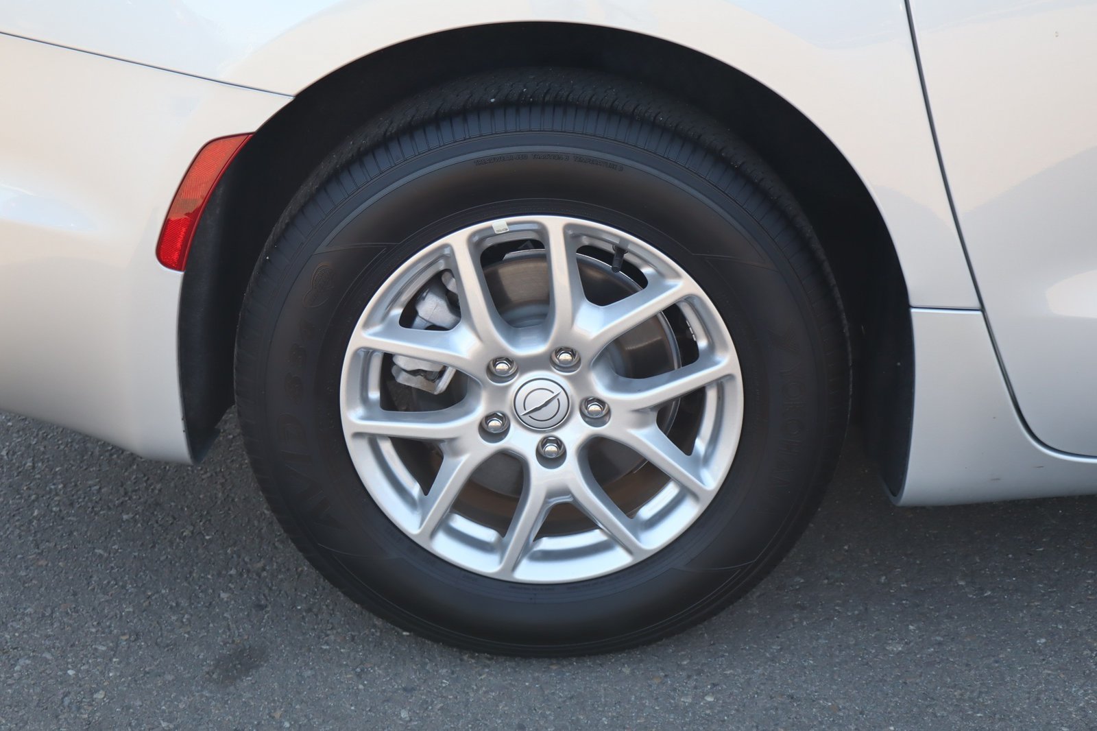 Used 2026 Chrysler Pacifica Select FWD image 11