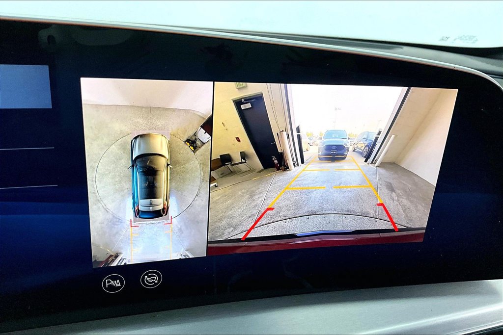 Used 2025 Cadillac Lyriq Sport RWD image 28