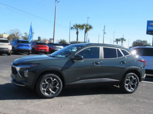 New 2026 Chevrolet Trax LT w/ LT Convenience Package image 2